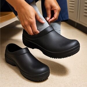 Crocs Work Clogs in Black, Slip-Resistant Closed Toe, Size Women’s 4